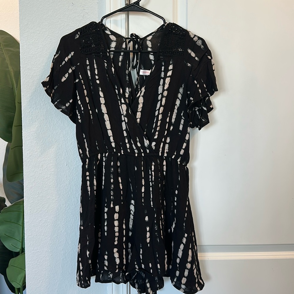 NWOT Xhilaration Romper. Size Medium. Never worn, smoke free home